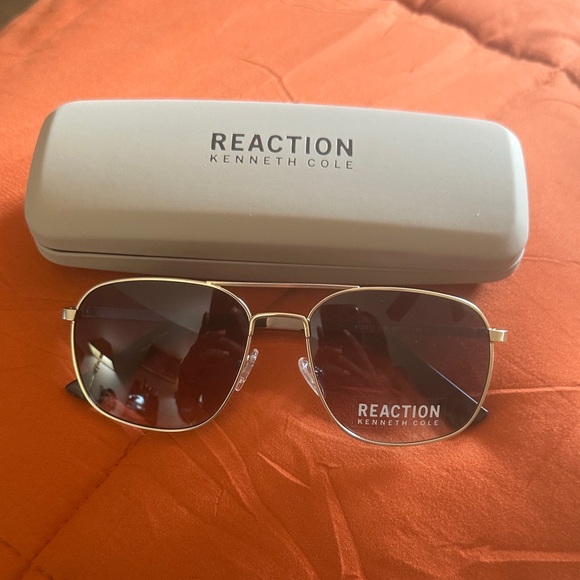 Kenneth Cole Reaction Gold Glitter Sunglasses Classic Style Amazon.com | Kenneth Cole Reaction KC1098 Gold/Gradient  main image 4